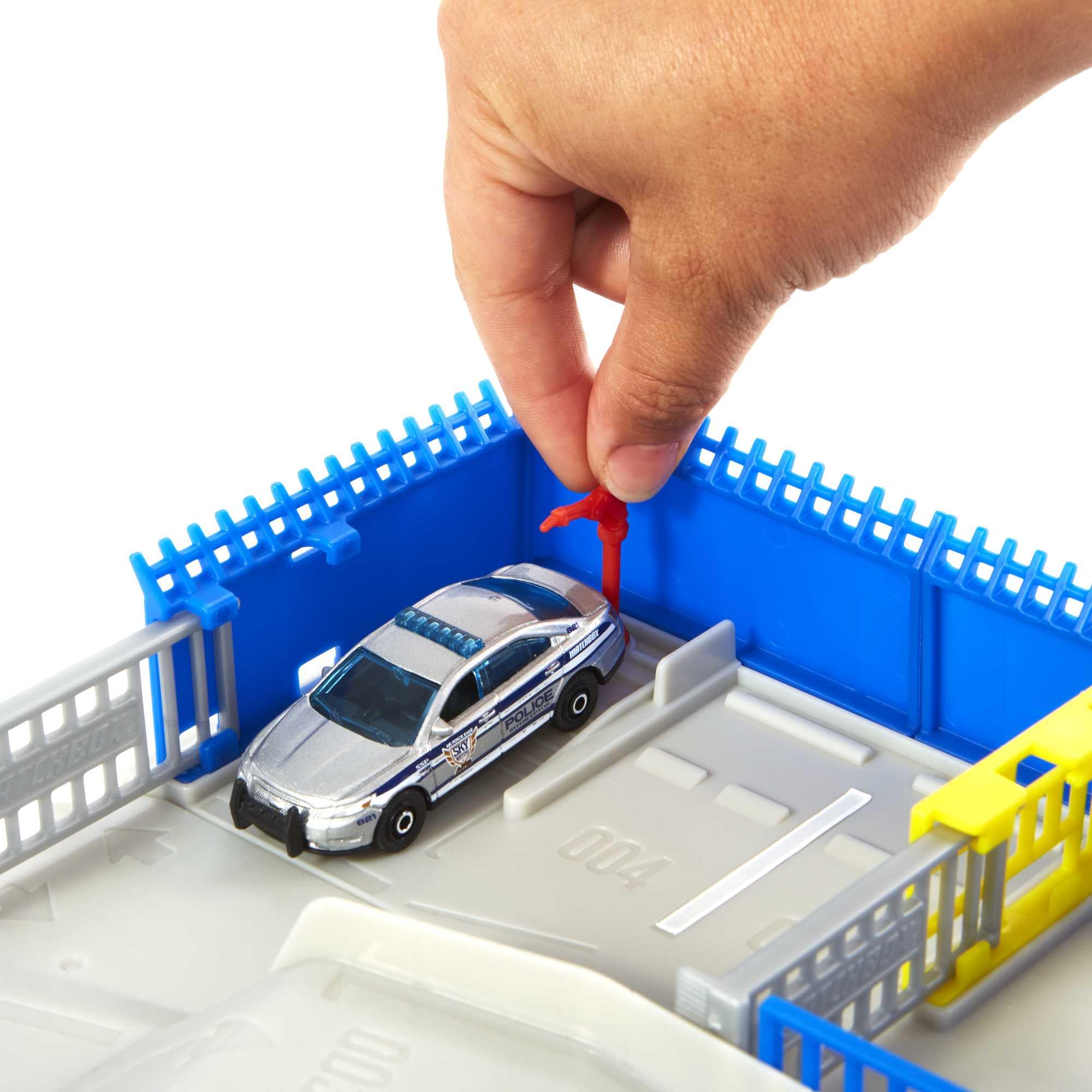 matchbox-action-drivers-polizeiwache-spielset-hhw22-mit-hubschrauber image 3