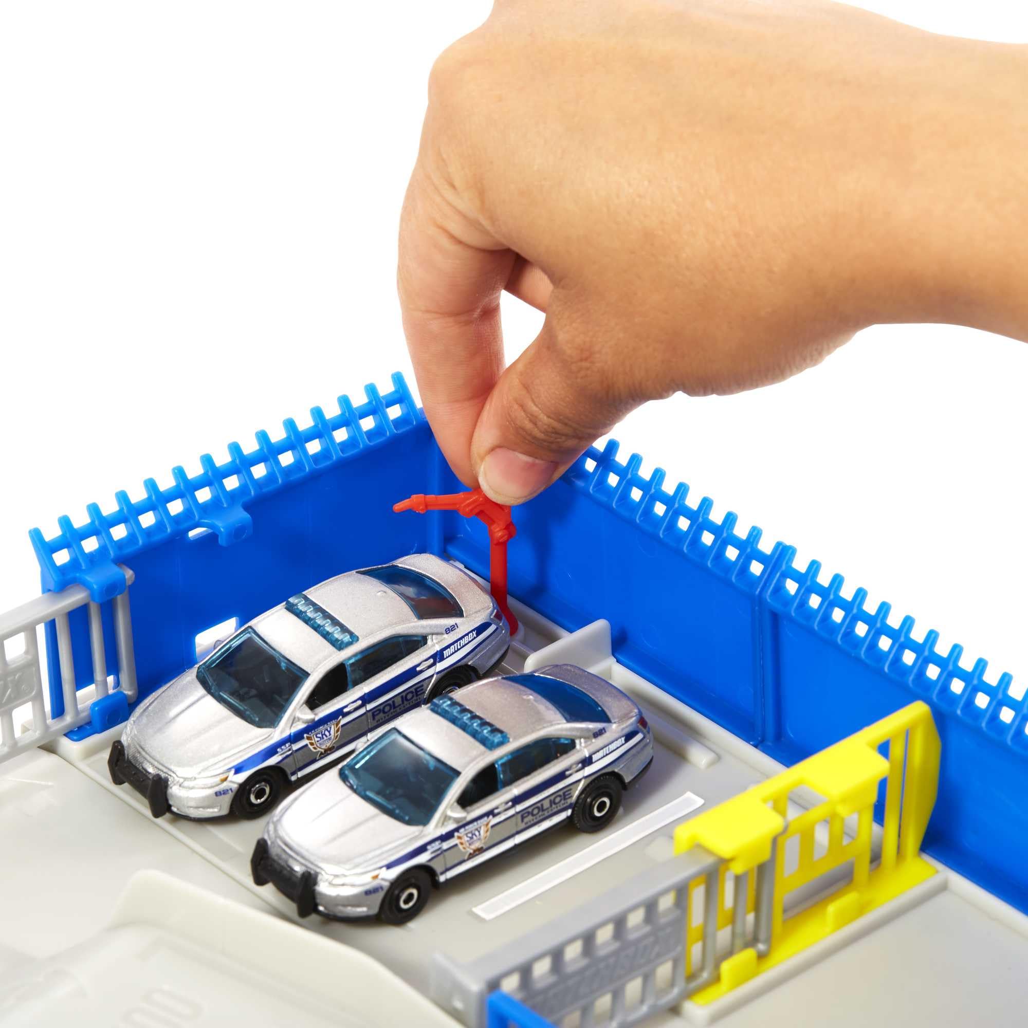 matchbox-action-drivers-polizeiwache-spielset-hhw22-mit-hubschrauber image 2